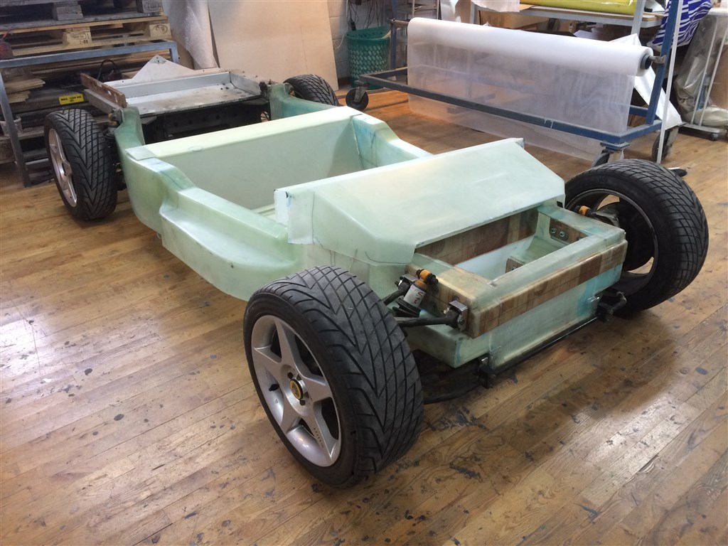 Glasfiber mock-up rolling chassis